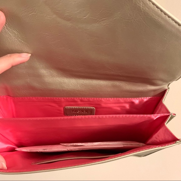 Mexx champagne clutch with removable strap - Picture 3 of 4